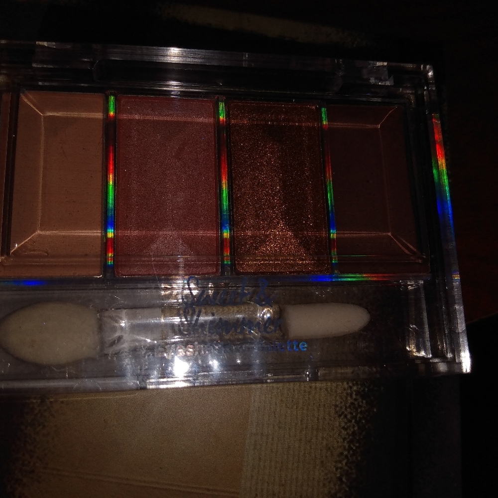 Makeup Bundle - Picture 8 of 8